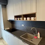 Stylish 2-bedroom Escape - Near Center *