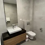 Stylish 2-bedroom Escape - Near Center Braşov