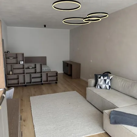 Stylish 2-bedroom Escape - Near Center *