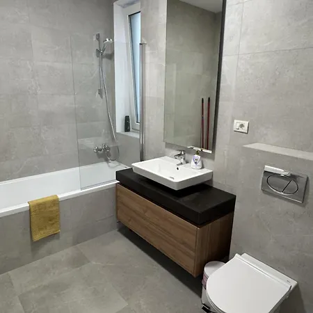 Stylish 2-bedroom Escape - Near Center Appartement Braşov