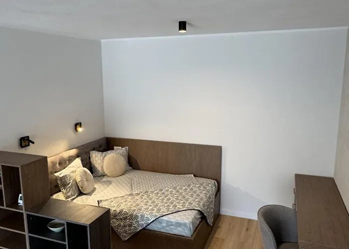 Apartment Stylish 2-bedroom Escape - Near Center *