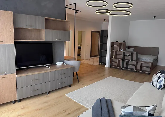 Stylish 2-bedroom Escape - Near Center Apartment