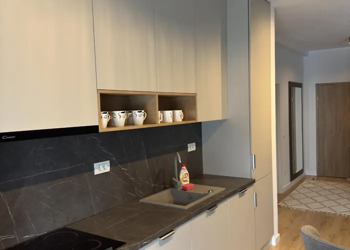 Stylish 2-bedroom Escape - Near Center Apartment