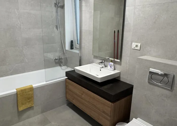 Stylish 2-bedroom Escape - Near Center Apartment Brasov