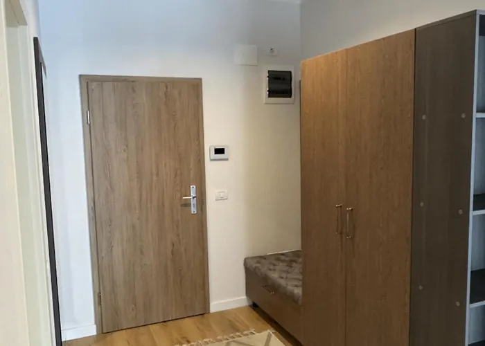 Stylish 2-bedroom Escape - Near Center Apartment *